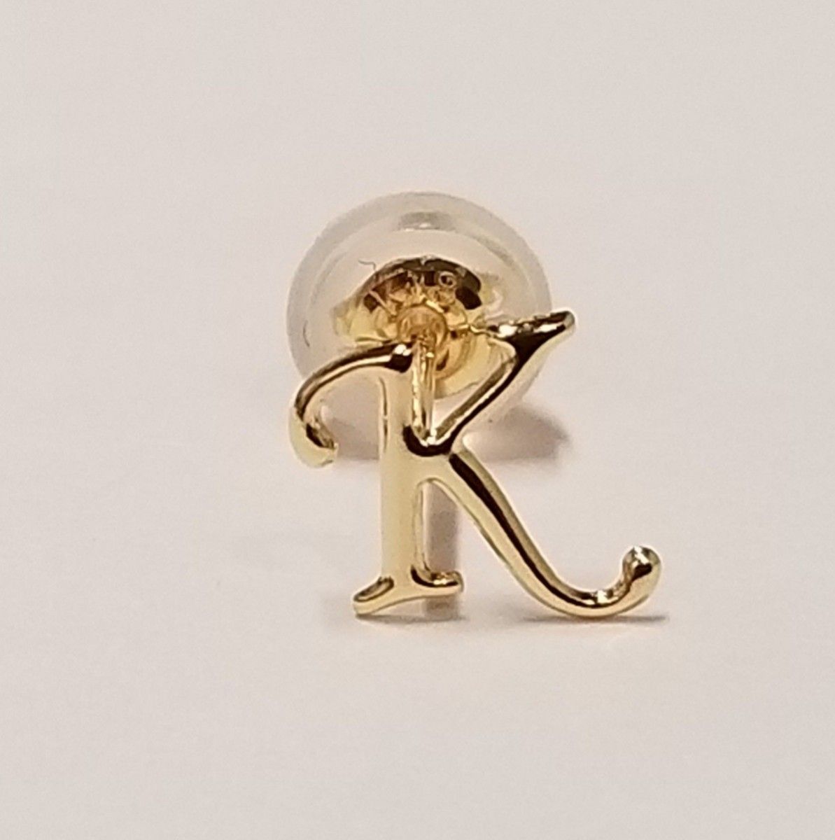 定形外発送送料無料商品 新品 K18イニシャルピアス『K』片耳分 通販 新品 K18イニシャルピアス『F』 片耳分ピアス