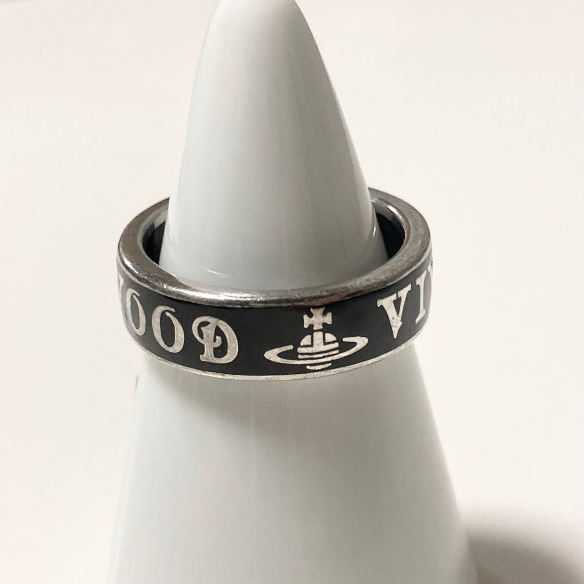 シンプルで Vivienne Westwood ロゴ オーブ リング 指輪 Mサイズ Q4zix