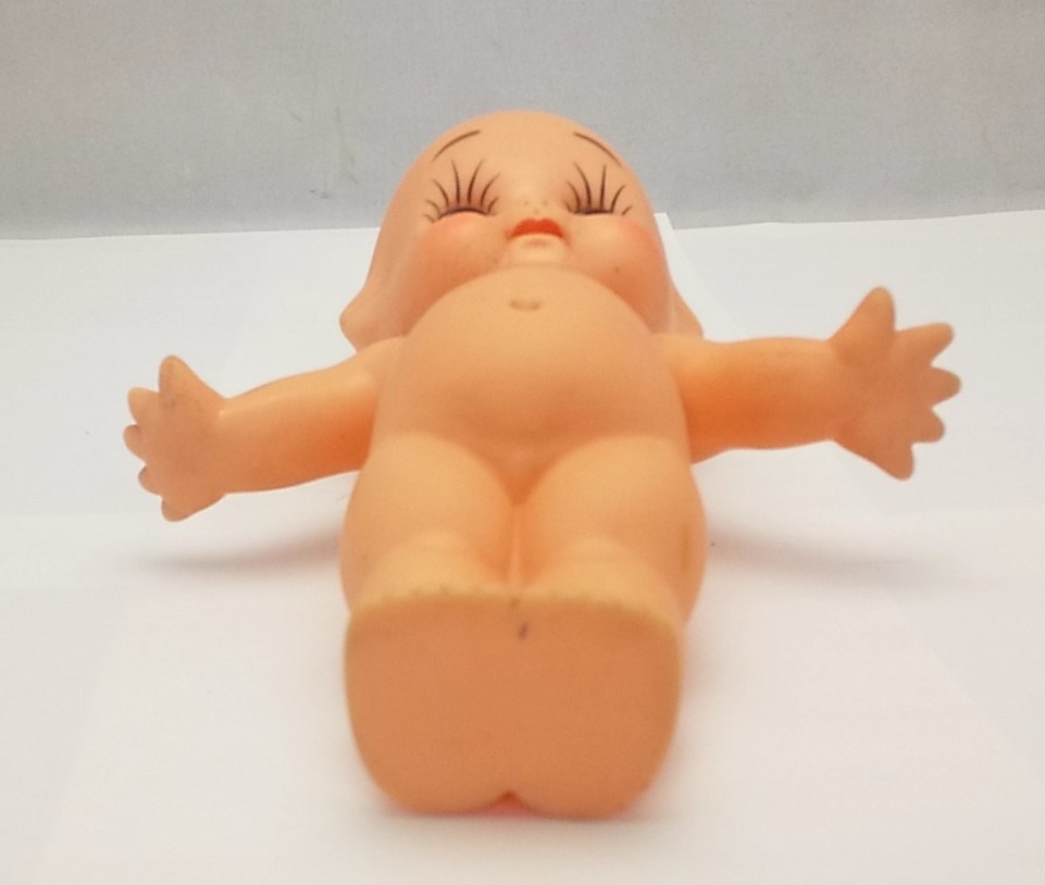 ソフビ キューピー人形 背中に「キユーピーマヨネーズ」 赤い ソフビ キューピー人形 背中に「キユーピーマヨネーズ」 赤い
