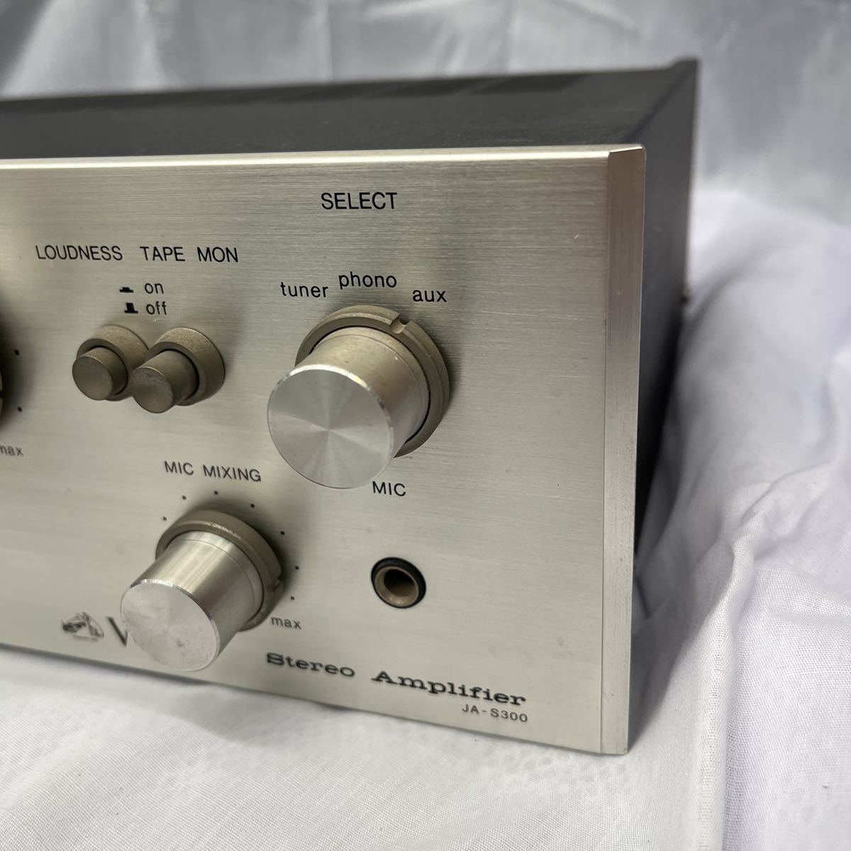 41112-3 VICTOR ビクター Stereo Amplifier JP-S300 通電確認のみ 年式不明 キズ 汚れ あります！ ジャンク品扱い_画像5