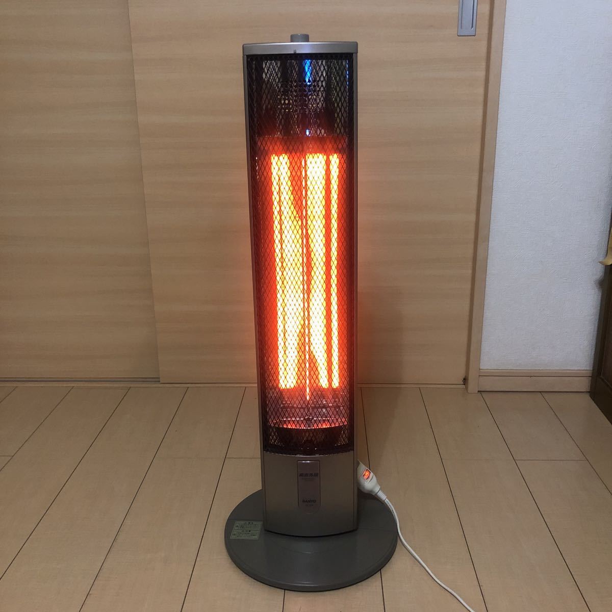 SANYO遠赤外線 電気ストーブ RX-C9Aカーボンヒーター 首振り 8時間自動OFFタイマー付き 暖房出力 900W(2段切換)