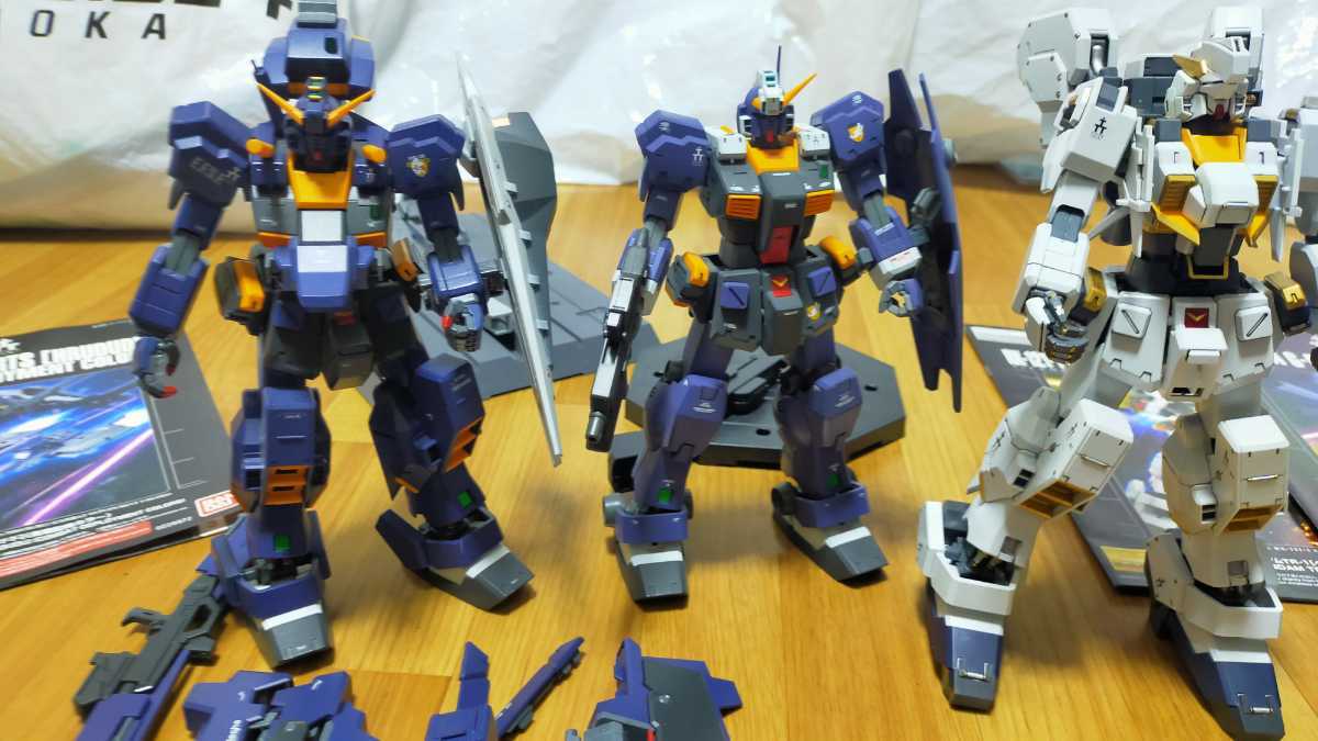 バンダイ ガンプラ 完成品 1/100 MG ガンダムTR-1 ヘイズル改 アウスラ
