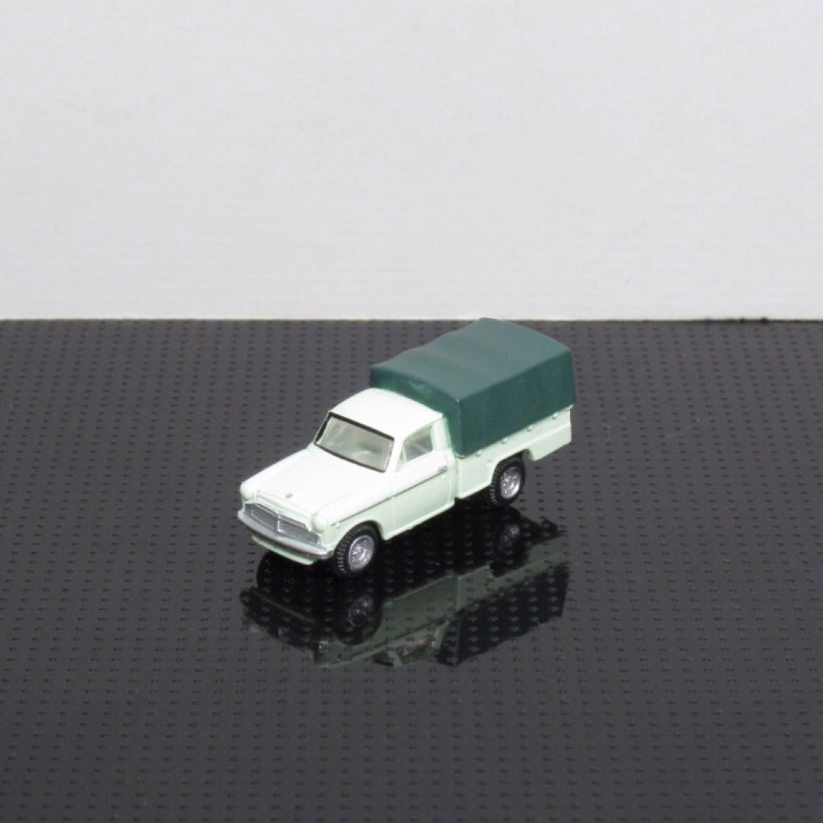 トミーテック カーコレクション 4弾 ダットサン トラック 薄緑 - 鉄道模型