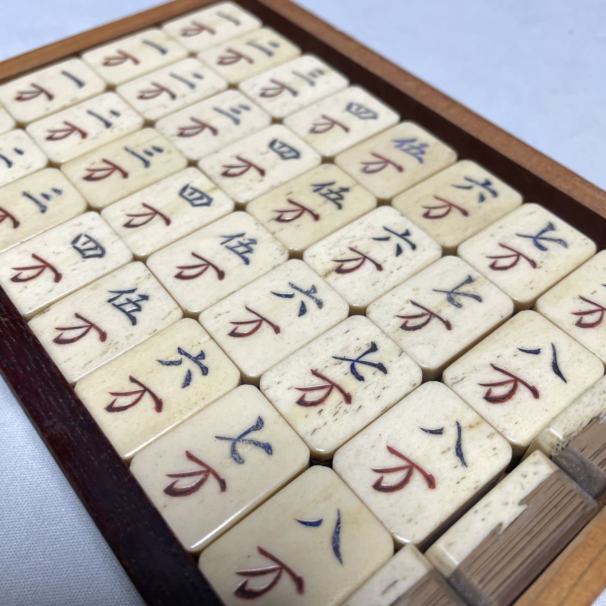 50%OFF! 大ぶり牌 中国 誕生日 時代物 骨董 牛骨製 骨董品 背竹 背竹牌