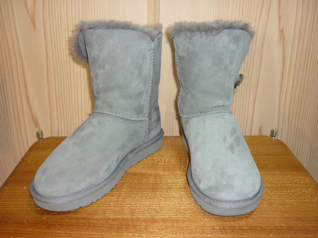 最新作の R30☆UGG(アグ)・サイズ24㎝【ムートン/ショートブーツ