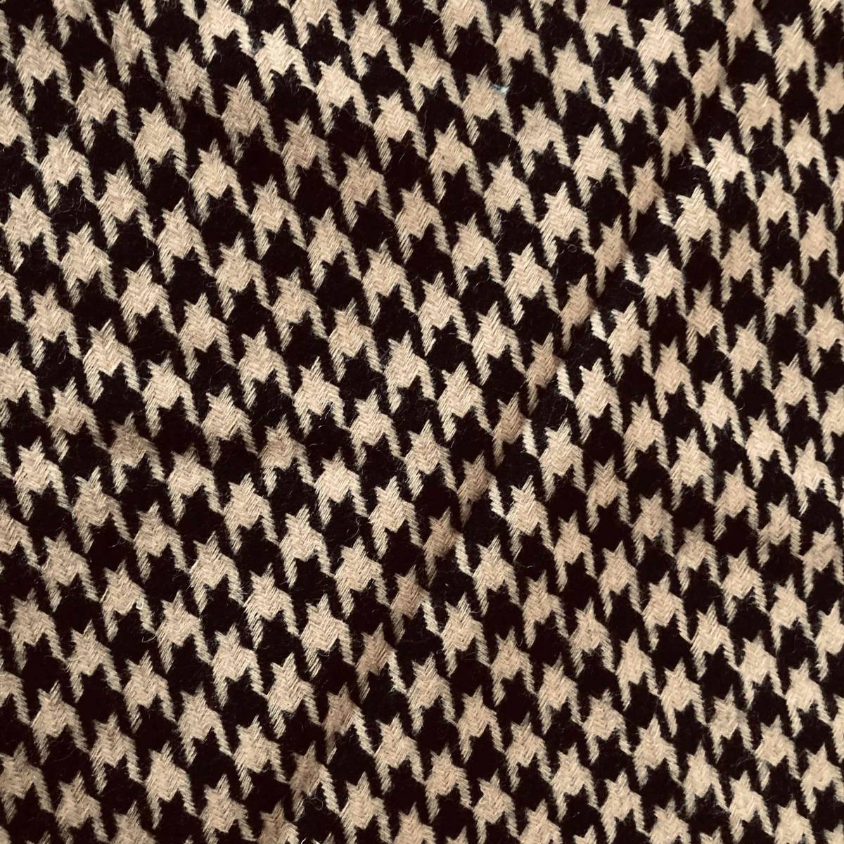 【The Tartan Blanket Co.】ザ・タータン・ブランケット・コー / スコットランド製ラムウール千鳥格子柄大判マフラー_画像5