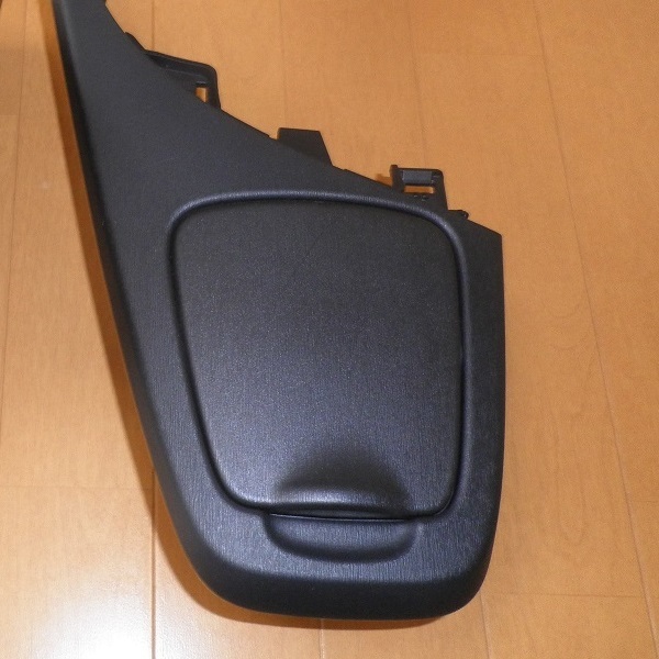 良品 プリウス ZVW30後期 トヨタ純正 グローブボックス上側/下側 良品 プリウス ZVW30後期 トヨタ純正 グローブボックス上側/下側