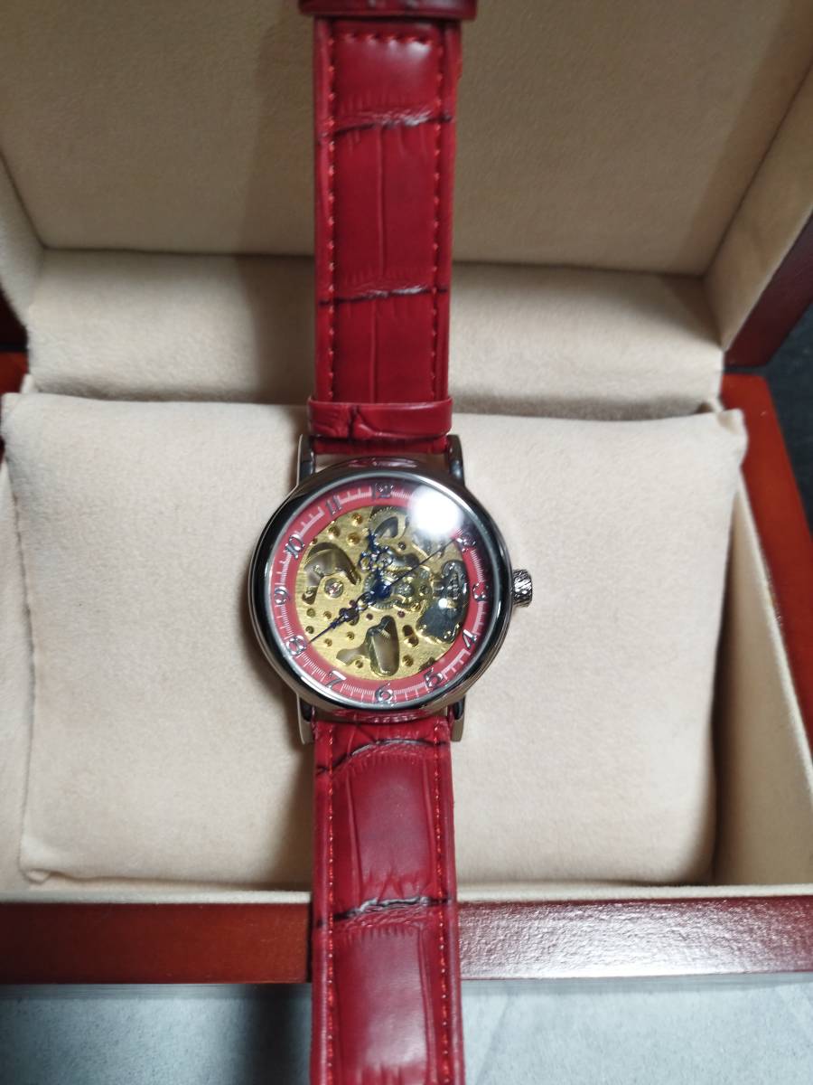 スケルトン 赤 レッド ユニセックス腕時計 の画像1