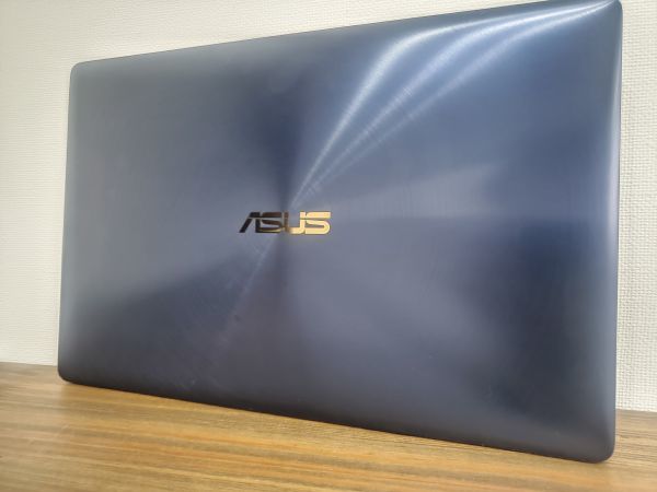 【 究極の薄型軽量ボディ♪】超美品♪ASUS ZenBook UX390(ロイヤルブルー)sRGBカバー率100% FHD液晶 M2.SSD256GB☆Core i5/8GB/Bluetooth_軽量で丈夫なアルミニウム合金製です