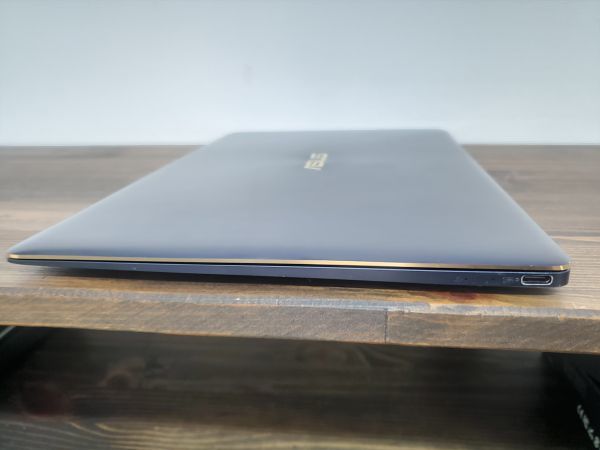 【 究極の薄型軽量ボディ♪】超美品♪ASUS ZenBook UX390(ロイヤルブルー)sRGBカバー率100% FHD液晶 M2.SSD256GB☆Core i5/8GB/Bluetooth_USB Type-c搭載☆