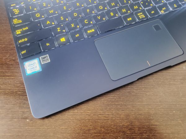 【 究極の薄型軽量ボディ♪】超美品♪ASUS ZenBook UX390(ロイヤルブルー)sRGBカバー率100% FHD液晶 M2.SSD256GB☆Core i5/8GB/Bluetooth_ブルーにイエローがアクセント♪