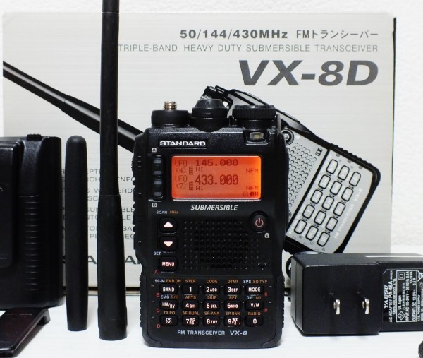 YAESU VX-8 (50/144/430MHz FMトランシーバ)-