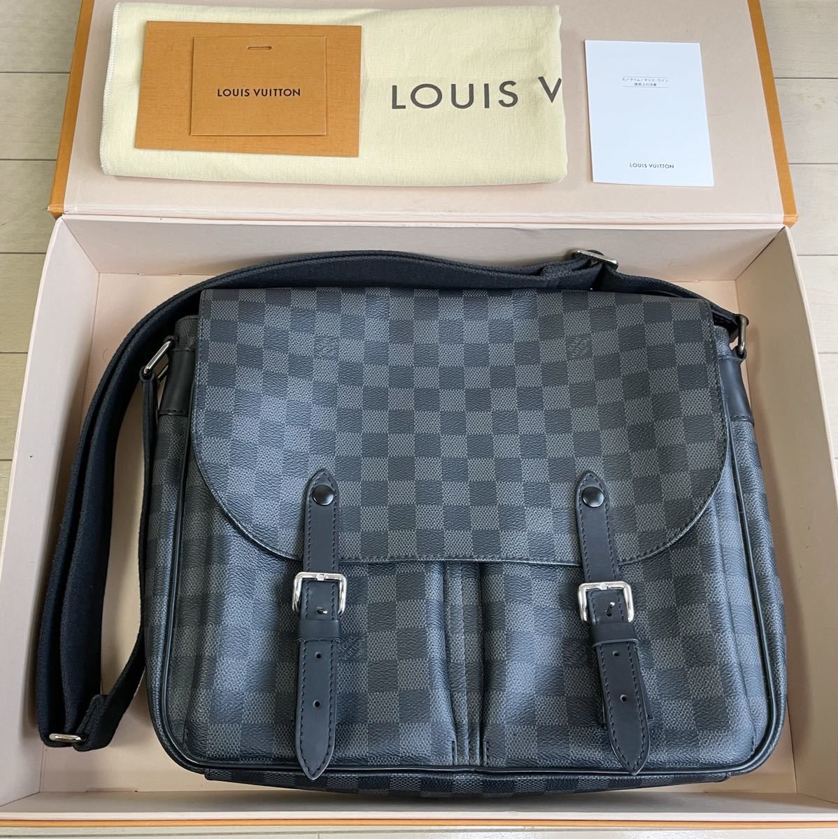 LOUIS VUITTON Christopher Messenger Shoulder Bag M58834