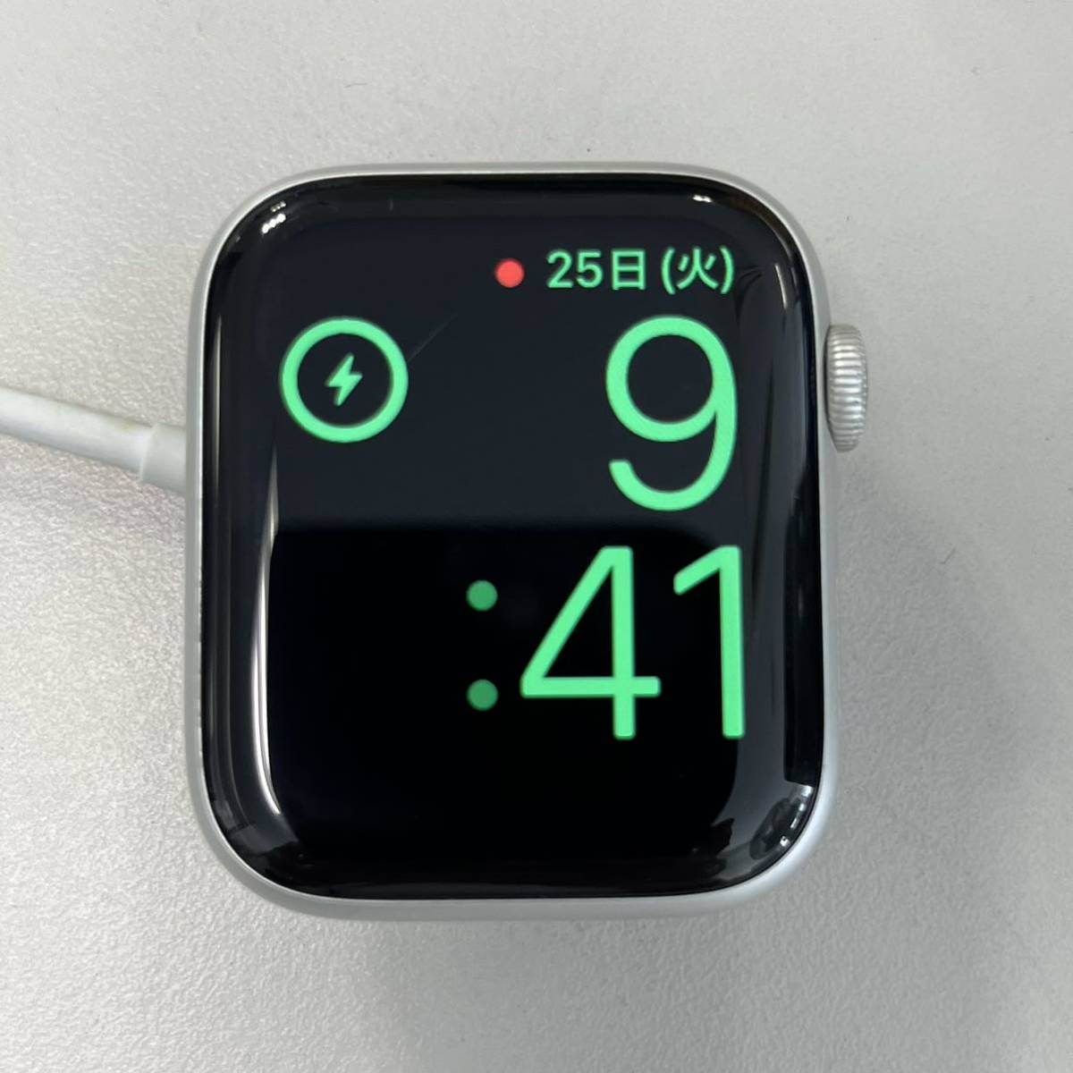 Apple Watch Series 4 シルバーアルミニウムケース GPS + Cellular