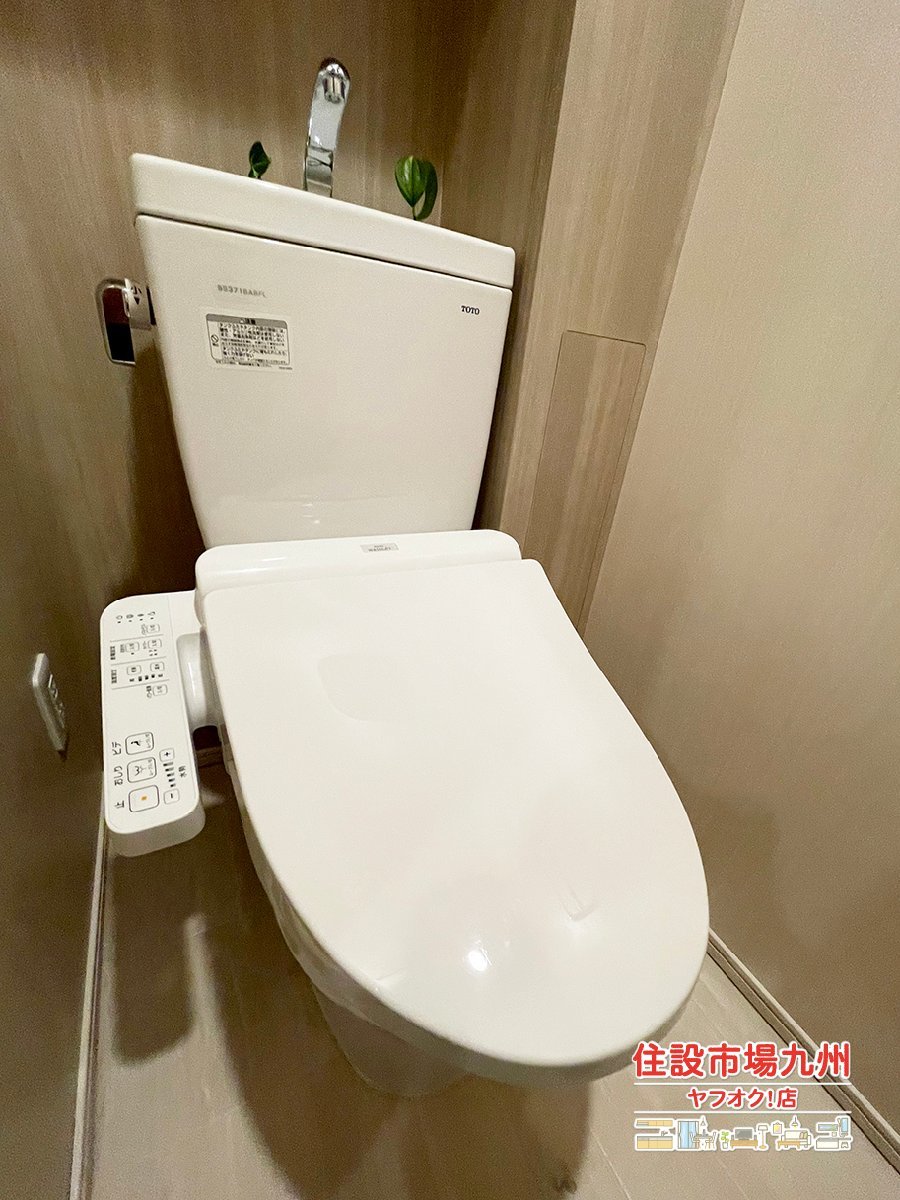 直接引取り限定 MTB12 モデルR展示設置品 TOTO TCF2222 トイレ 壁排水 取付金具付き