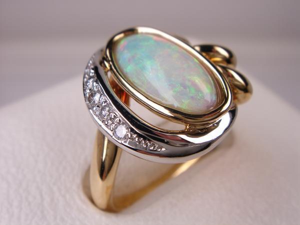☆新品・送料無料☆Pt/18金オパールリング☆1,54ct☆ 指輪