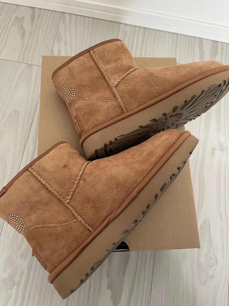 UGG アグ クラシックミニ クリスタル ムートンブーツ 箱付き UGG アグ クラシックミニ クリスタル ムートンブーツ 箱付き