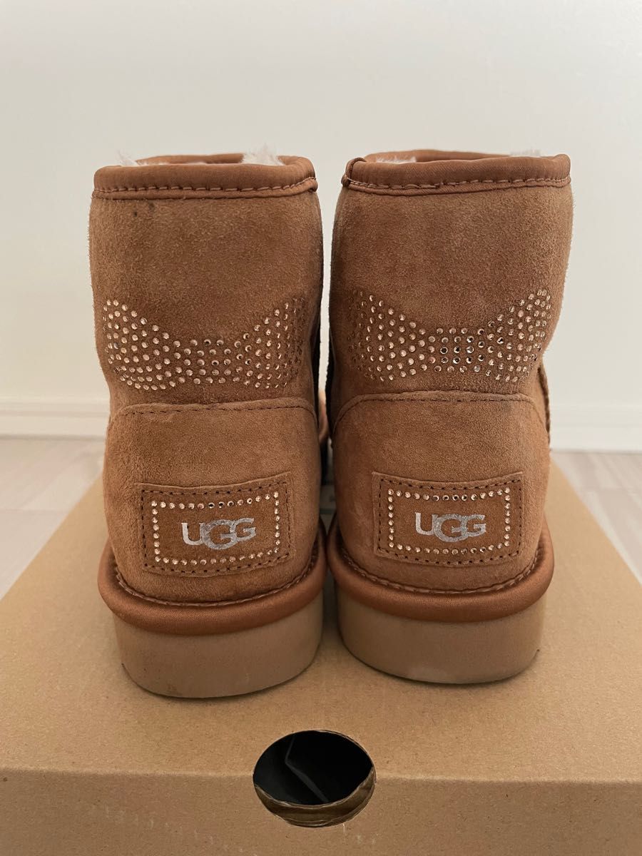 UGG アグ クラシックミニ クリスタル ムートンブーツ 箱付き UGG アグ クラシックミニ クリスタル ムートンブーツ 箱付き