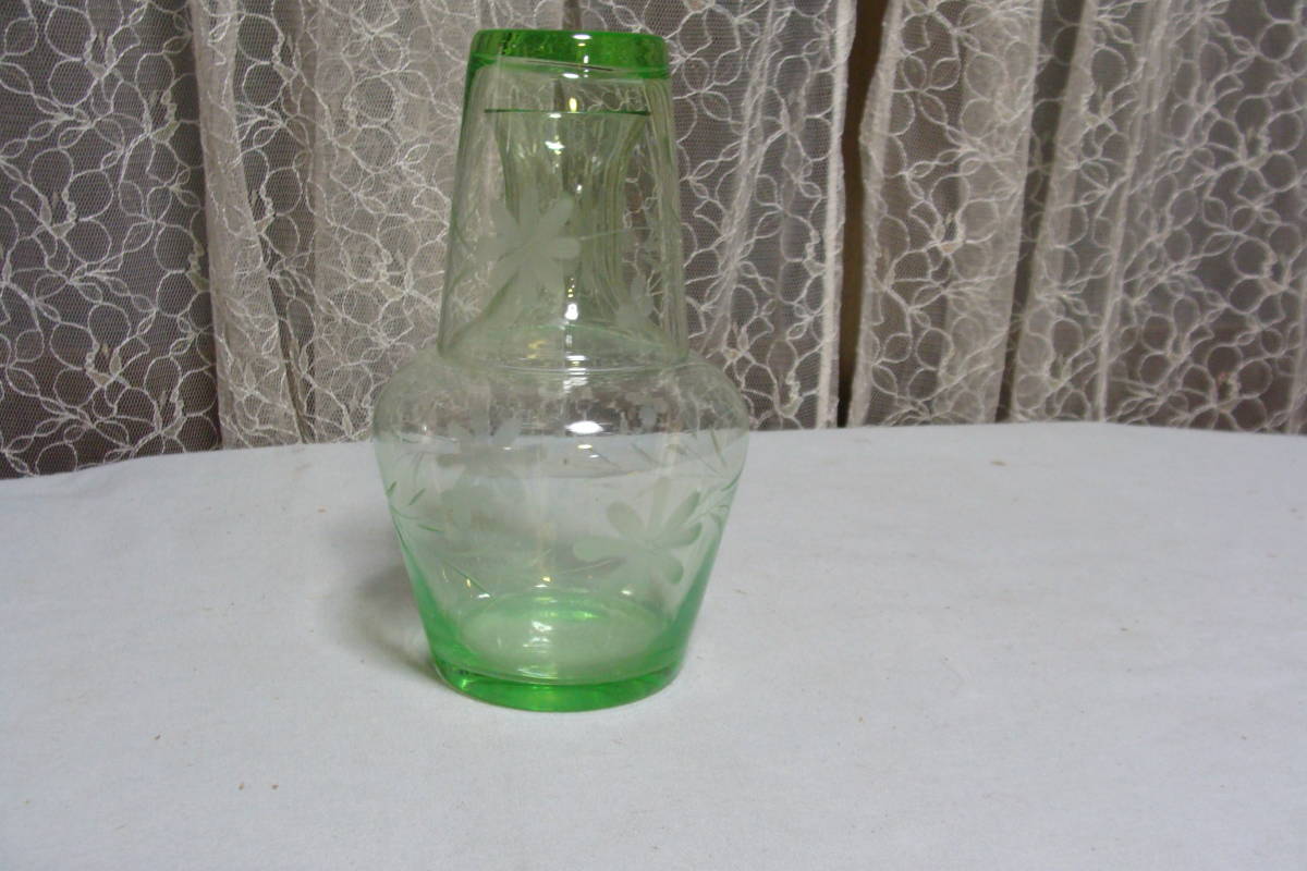 レトロ　涼しげな水差し　冠水瓶　酒器　ガラス製　デキャンタ　緑色　グラス_画像1