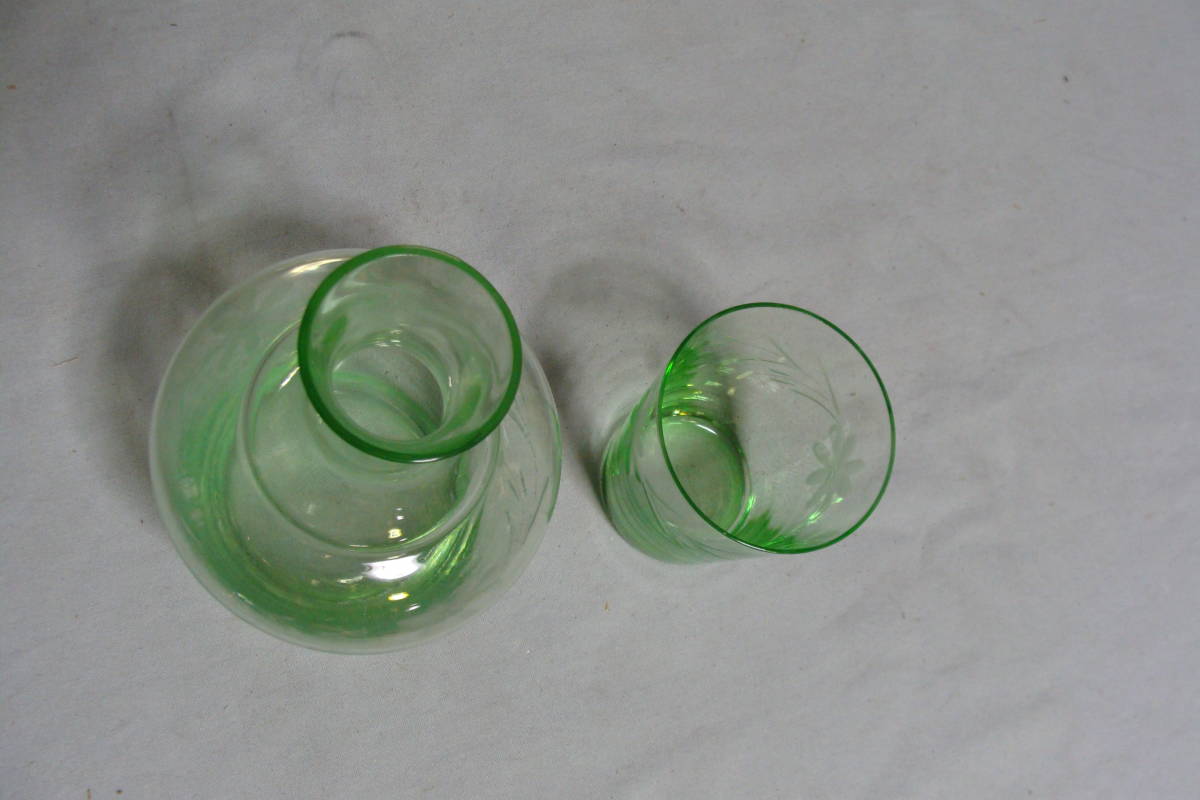 レトロ　涼しげな水差し　冠水瓶　酒器　ガラス製　デキャンタ　緑色　グラス_画像3