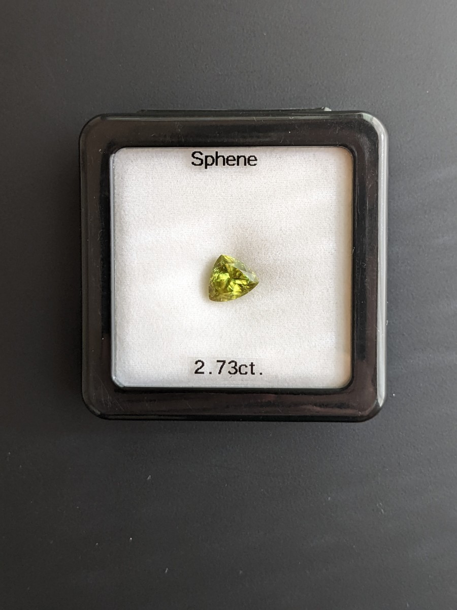 スフェーン ルース 2.73ct-