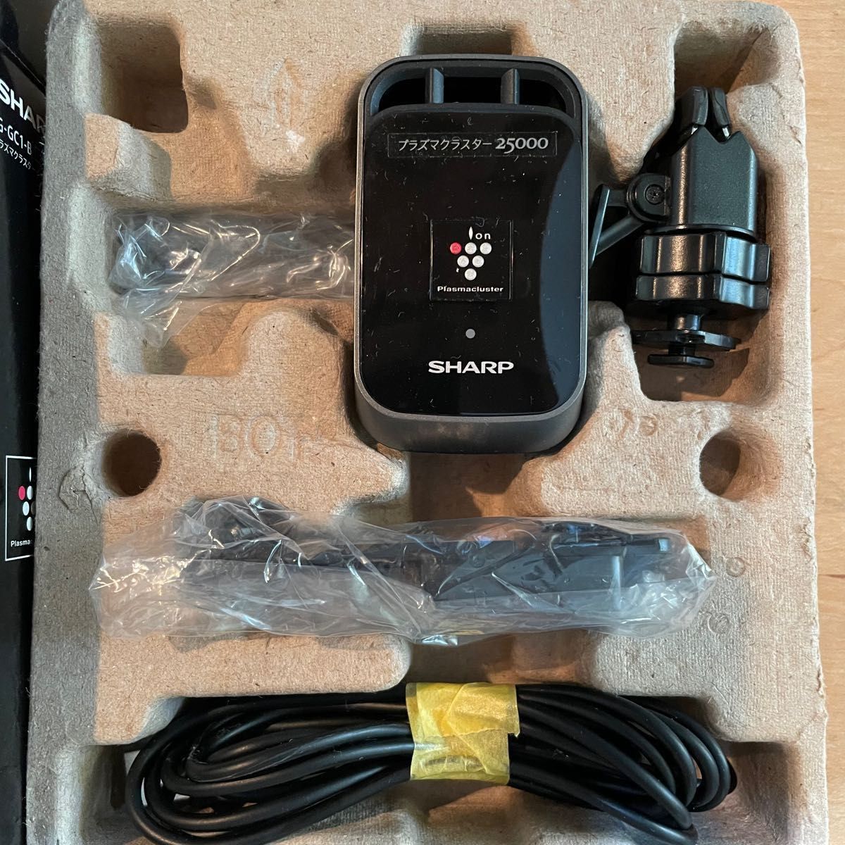 プラズマクラスターイオン発生機 SHARP IG-GC1-B 車載用 デスク プラズマクラスターイオン発生機 SHARP IG-GC1-B 車載用 デスク