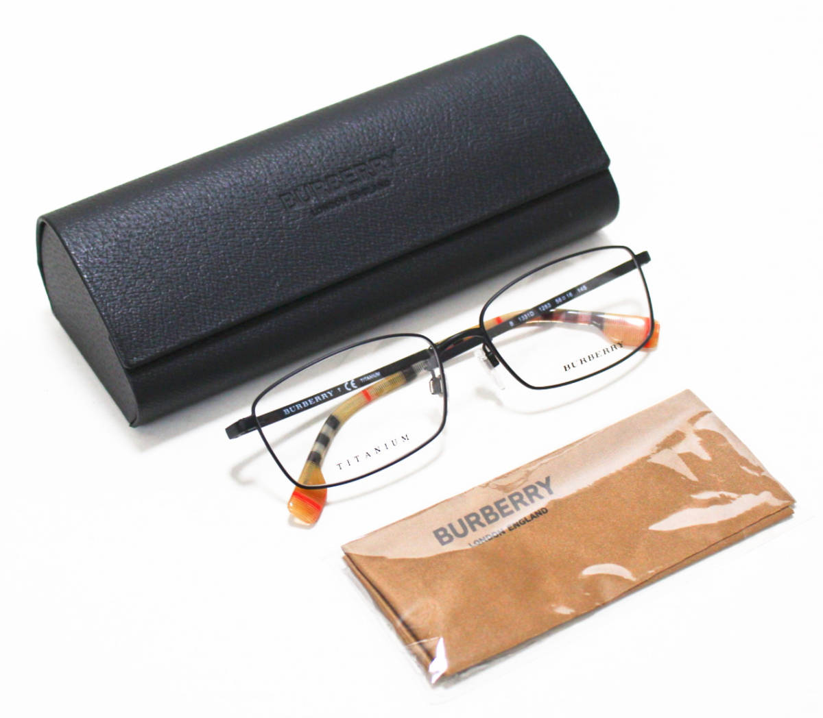 《 バーバリー》箱付新品 イタリア製  ノバチェック レクタングルシェイプ 眼鏡フレーム    伊達メガネ