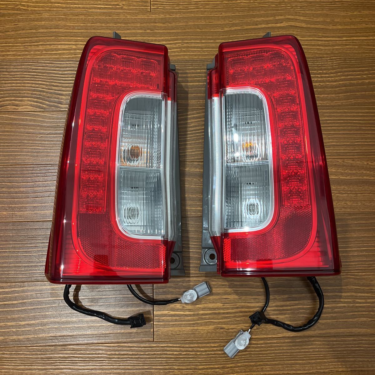 訳あり商品 LA600s タントテールランプ左右セット millenniumkosovo.org