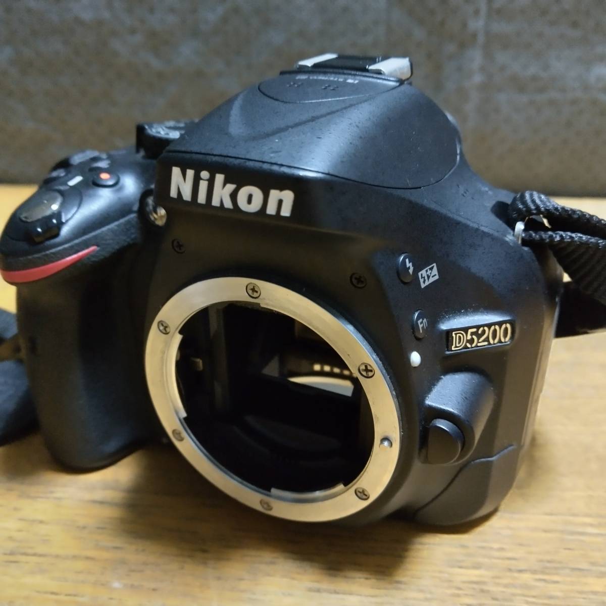 SALE/94%OFF】 Nikon D5200 スマホ転送OK 即日発送 高画質一眼レフ