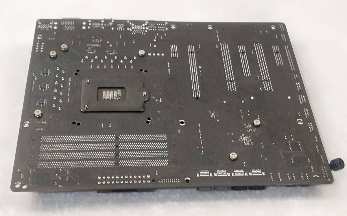 【中古パーツ】BIOS確認のみ、ASROCK Z77 Extreme6 マザーボード ＩＯパネル付　LGA1155 ■MB1791_画像2