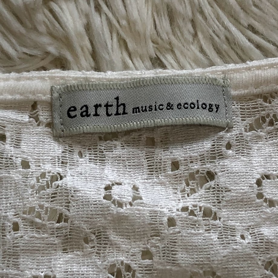 2210-P-049 美品 earth music & ecology アース レース シースルー カットソー レディース フェミニン 大人かわいい 白 M～L 清楚 透け感_画像8