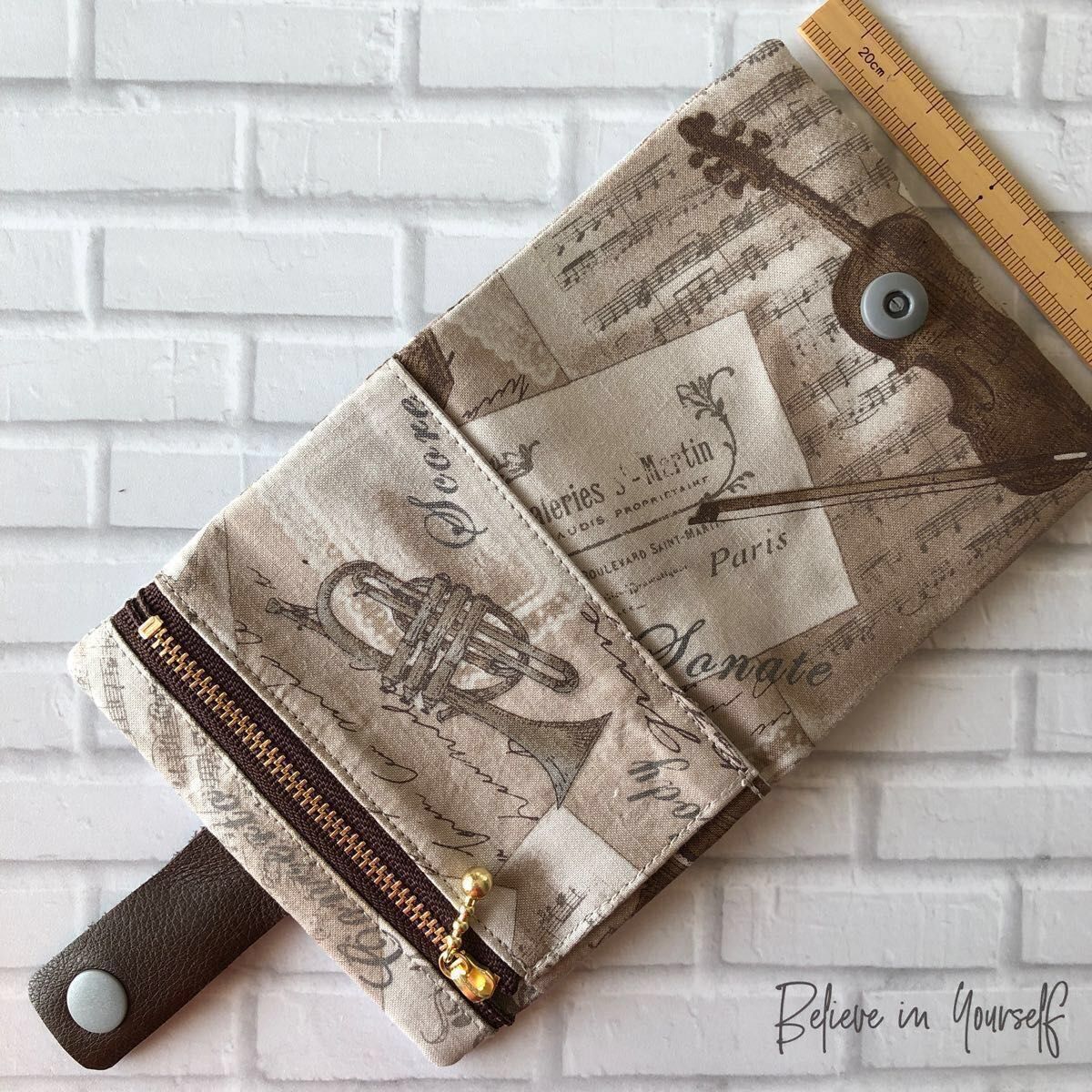 hand made ルシアン×シキボウ　シーチング　　二つ折りミニ布財布D（ミュージック柄×ラベンダー）