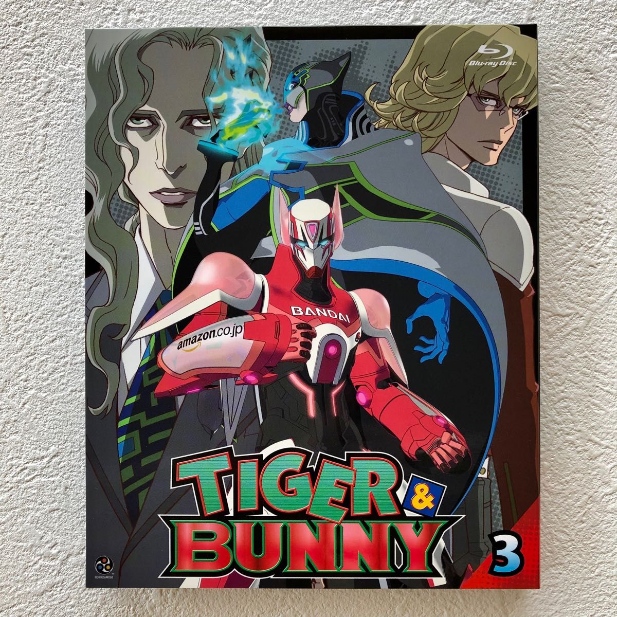 【美品】TIGER&BUNNY(タイガー&バニー) 3 (初回限定版) [Blu-ray]