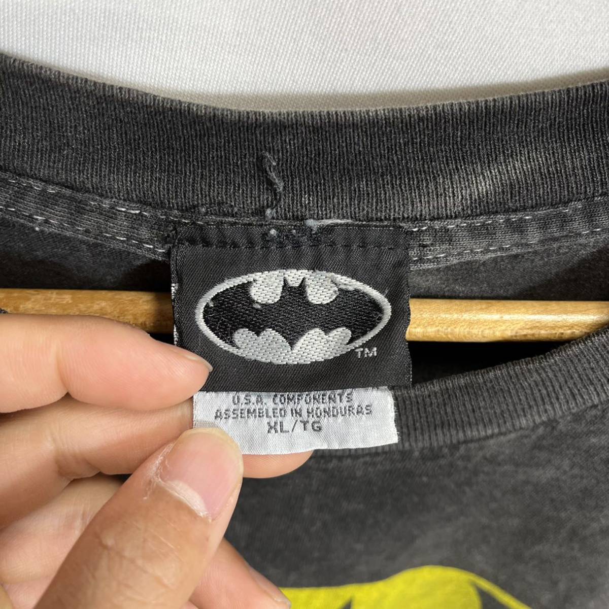 ■ GILDAN BATMAN バットマン ロゴイラスト 半袖 Tシャツ 古着 サイズXL アメカジ アメコミ ダーク ヒーロー タイダイ バットモービル ■の画像5