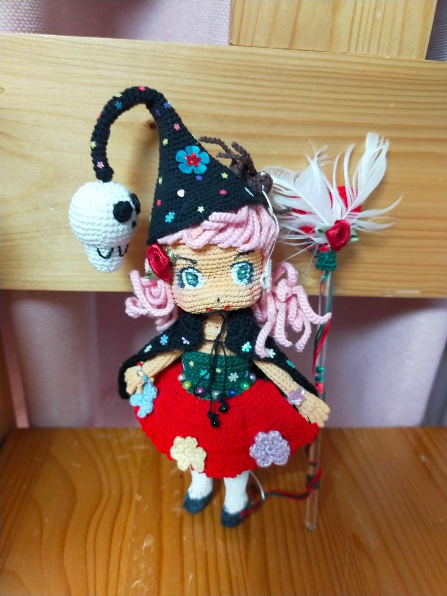 お魔女様ぬいぐるみ　レース編み　毛糸　ハンドメイド　レディースファッション　手作り　あみぐるみ　　飾り物　おもちゃ　人形