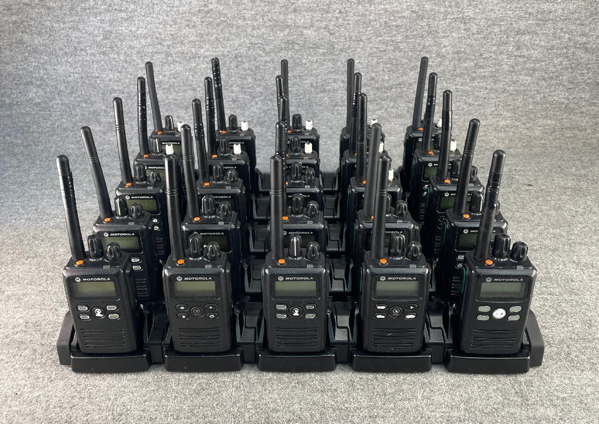 人気海外一番 Motorola GDB4800無線機 モトローラ バテッリー付きませ