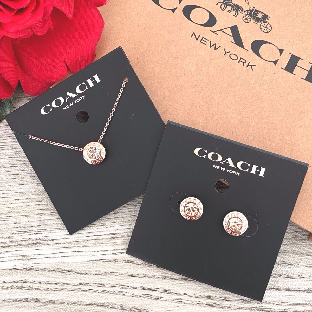 ワンピなど最旬ア! 《新品》COACH ネックレス コーチ ピンクゴールド ...