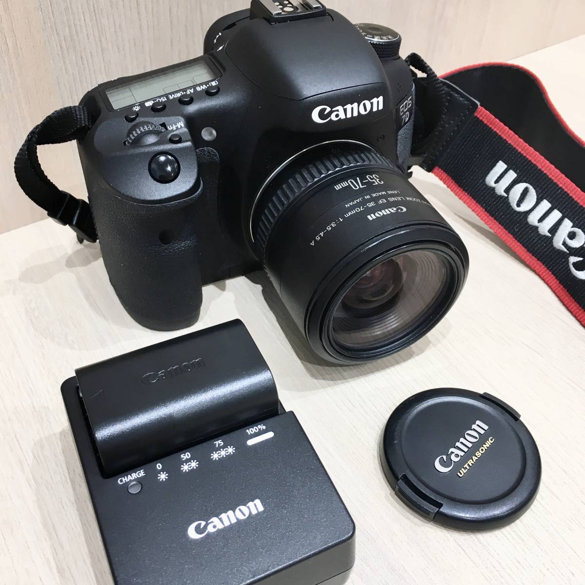 (S4931) ★稼働★Canon キャノン　EOS 7D　デジタル一眼レフカメラ　レンズ　EF35-70㎜　1:3.5-4.5　収納バッグ付きの商品写真