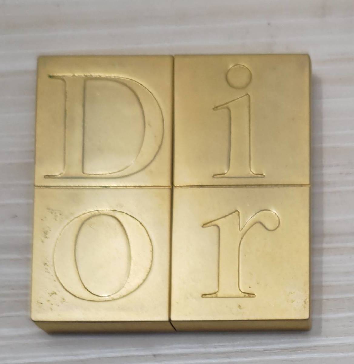  бесплатная доставка S65874 Dior Dior compact зеркало Novelty не продается редкий 