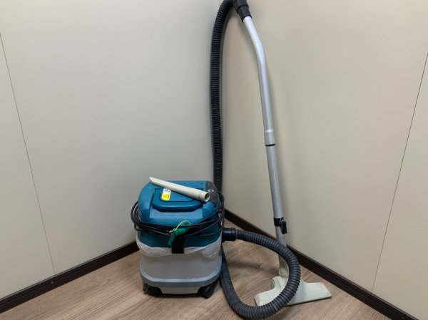 2908 Makita マキタ 15L 集塵機 VC1520 乾湿両用 連動コンセント付