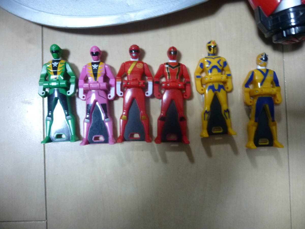 海賊戦隊ゴーカイジャー レンジャーキーシリーズ ゴーカイサーベル &ゴーカイガン &レンジャーキー6本 中古