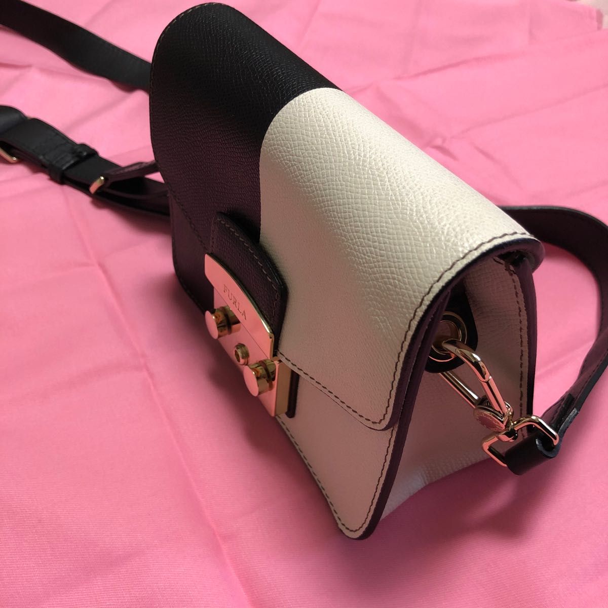 【極美品】フルラ　FURLA  メトロポリス　レザーショルダーバッグ　ミニバッグ  ショルダーバッグレディース