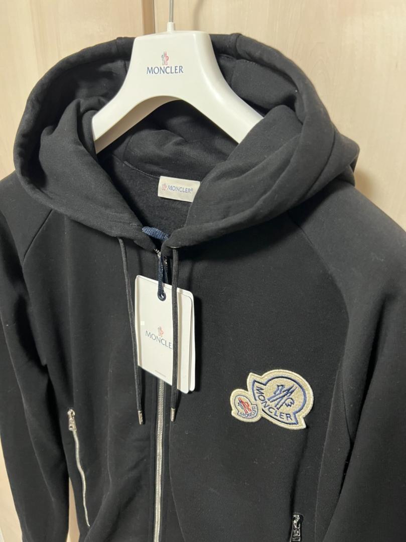 定価10万円!!☆新品未使用☆本物保証! MONCLER ダブルワッペン ジップパーカー XLサイズ ブラック 黒色 人気カラー 国内完売品_画像3