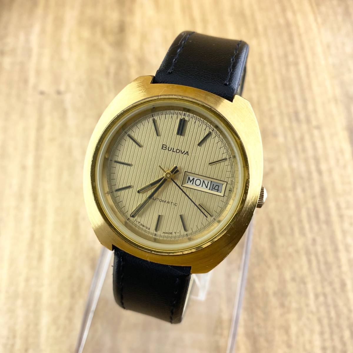 シンプルでおしゃれ 【美品】bulova 自動巻 クルドパリ文字盤 ゴールド