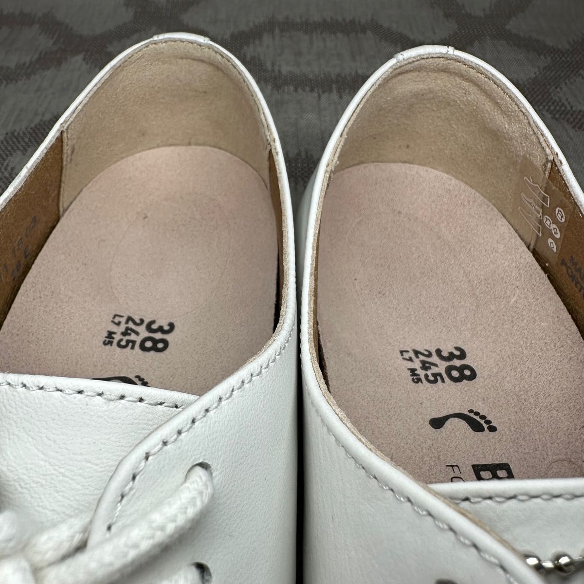 新品未使用 BIRKENSTOCK ビルケンシュトック SAUNDERS 新品未使用 BIRKENSTOCK ビルケンシュトック SAUNDERS