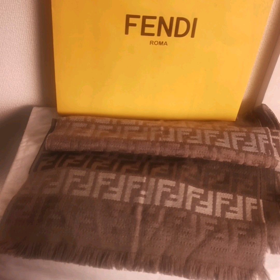 レア品】フェンディFENDI 総ズッカ柄マフラー シルバータグあり レア品】フェンディFENDI 総ズッカ柄マフラー シルバータグあり