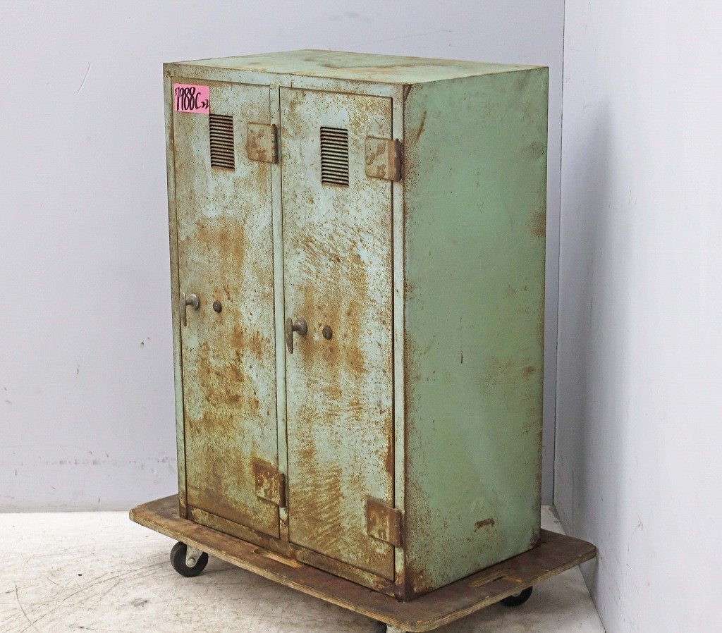 7988C22 locker 2 person for antique Vintage car Be in dust real 