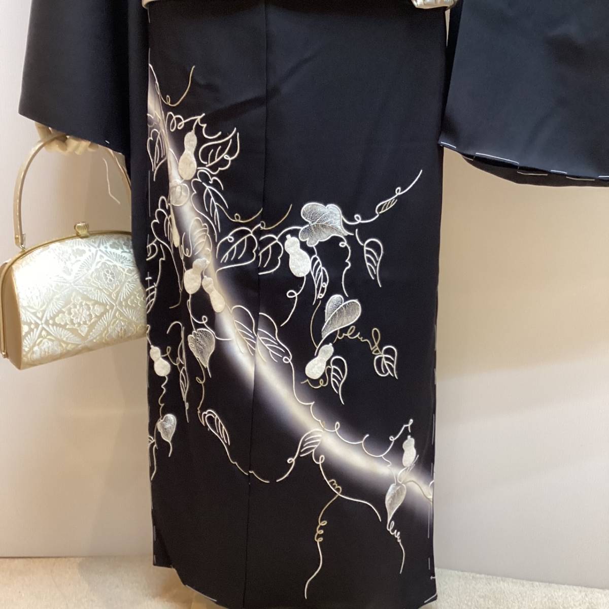 訪問着 お仕立て付き ho191t 正絹 蘇州刺繍 黒地瓢箪模様柄 新品 送料