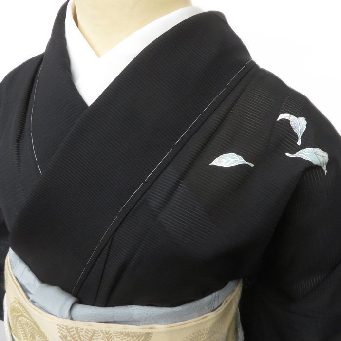 ☆きもの北條☆ 夏物 絽 蜘蛛の巣に蝙蝠の図 銀彩 個性豊かな逸品 黒色