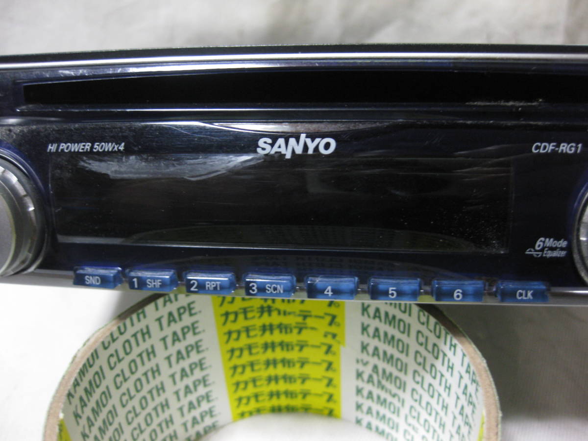 K-1402　SANYO　サンヨー　CDF-RG1J　1Dサイズ　CDデッキ　故障品_画像2